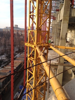 Монтаж высотного крана